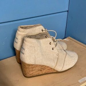 Toms Shoes Sparkly Wedge Heels Lace Up Size 9